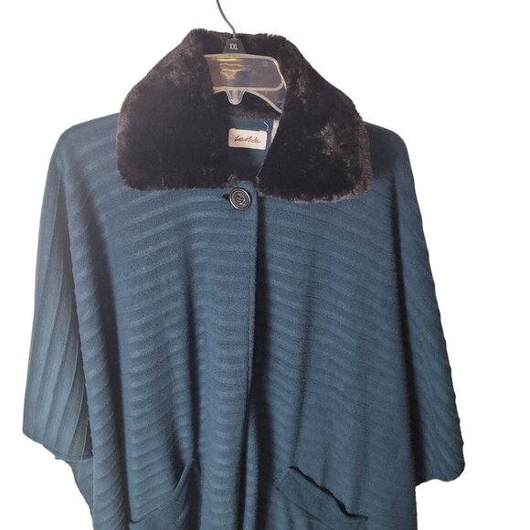 Le Moda Teal Cape With Faux Fur Collar & Button Closure - Picture 10 of 11